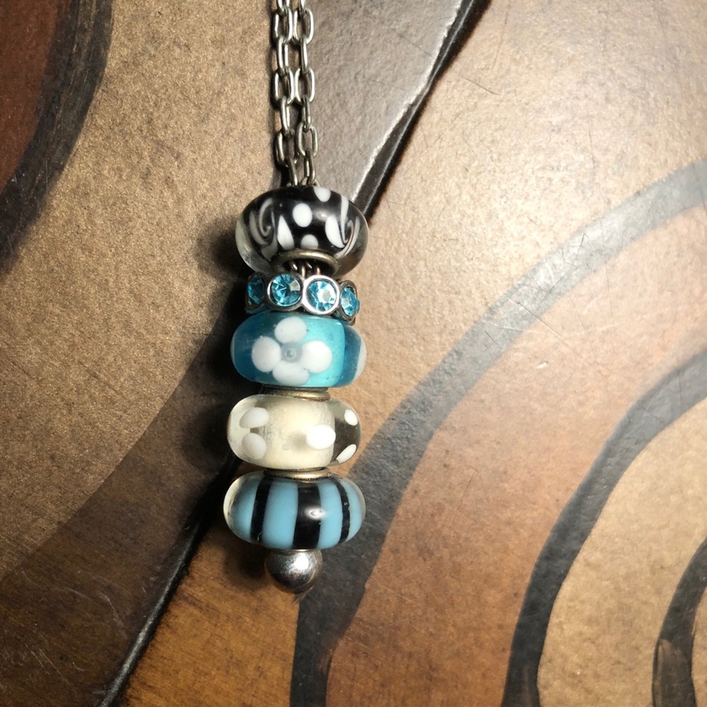 Beautiful glass beads with silver chain. Unworn.